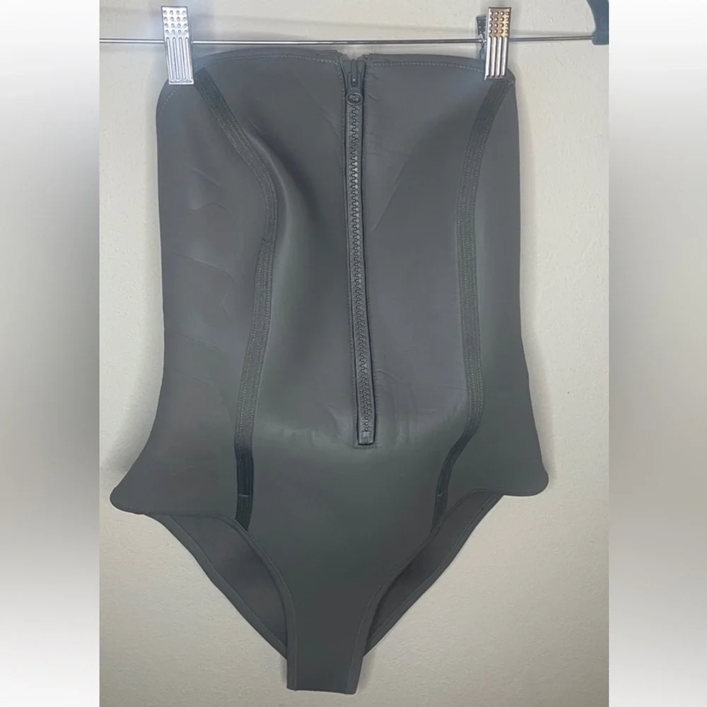 SKIMS Rubberized Scuba Swimsuit Strapless One Piece Grey Chalk Size M NWOT